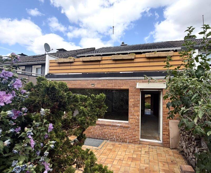 Reihenmittelhaus mit Potenzial und großer Garage – Verwirklichen Sie Ihre Vorstellungen!, 45309 Essen (Kray Schonnebeck)