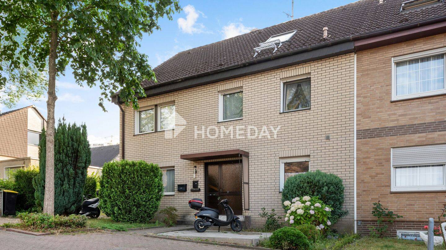 Großzügiges Dreigenerationenhaus mit zwei Garagen, Balkon und Terrasse in Dortmund-Dorstfeld Süd, 44149 Dortmund