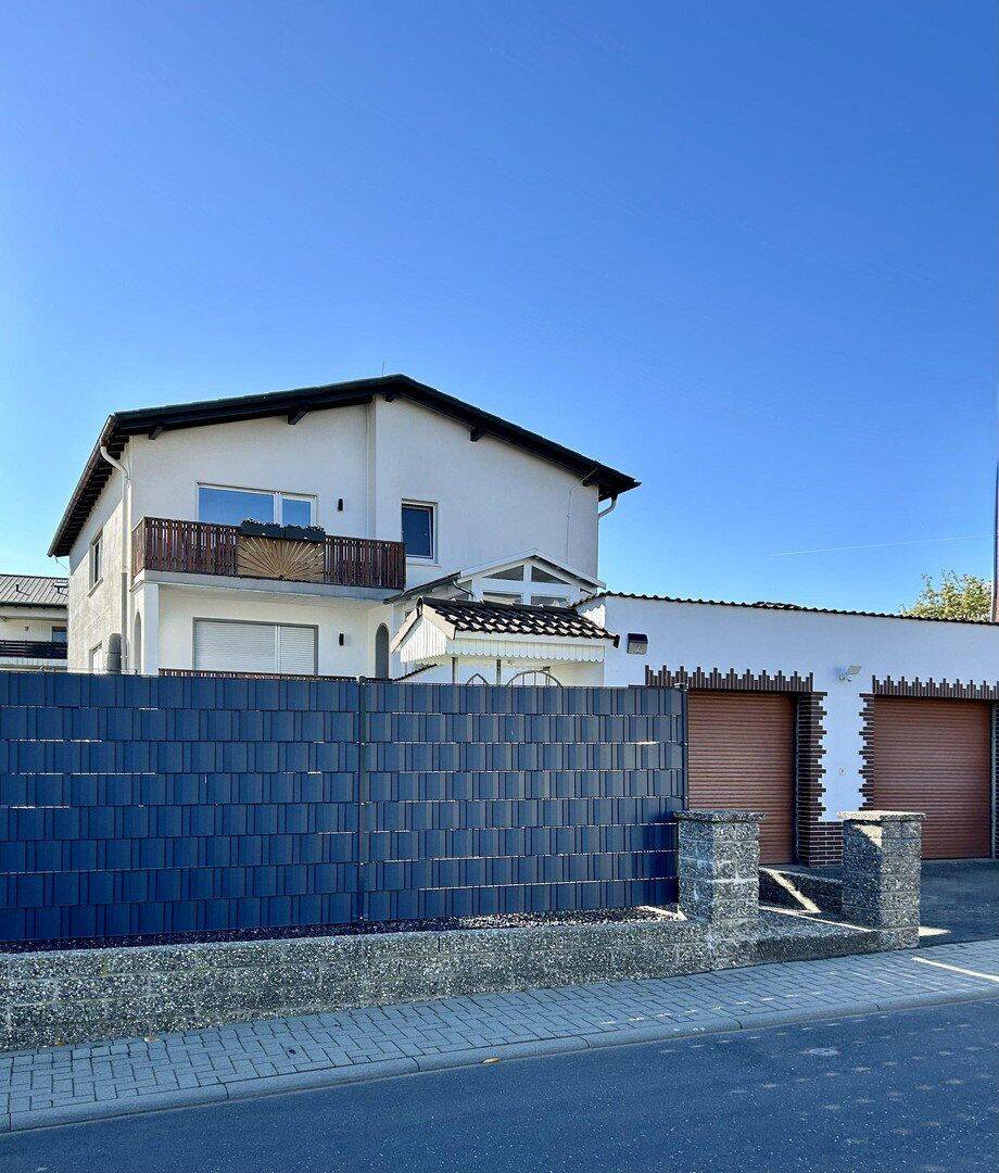 Großzügige, frisch teilrenovierte 104 qm² Erdgeschoßwohnung mit Balkon in Fronhausen, 35112 Fronhausen