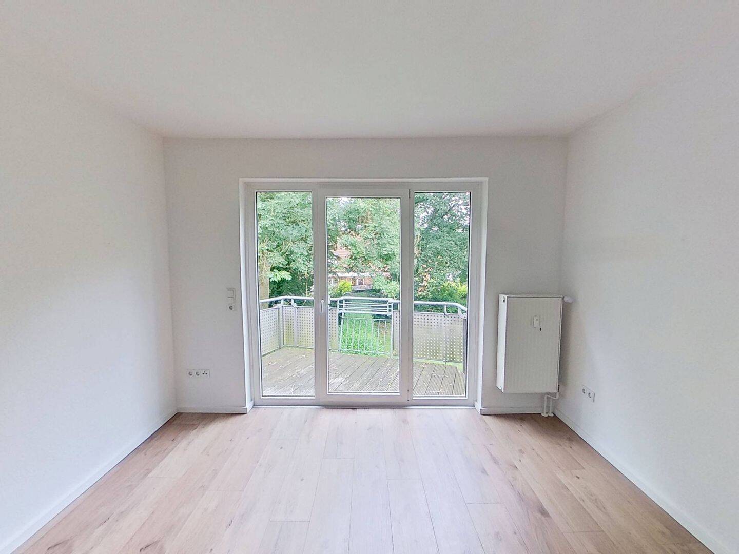 **FRISCH RENOVIERT** 3-Zimmer-Wohnung mit EBK und BALKON, 26603 Aurich