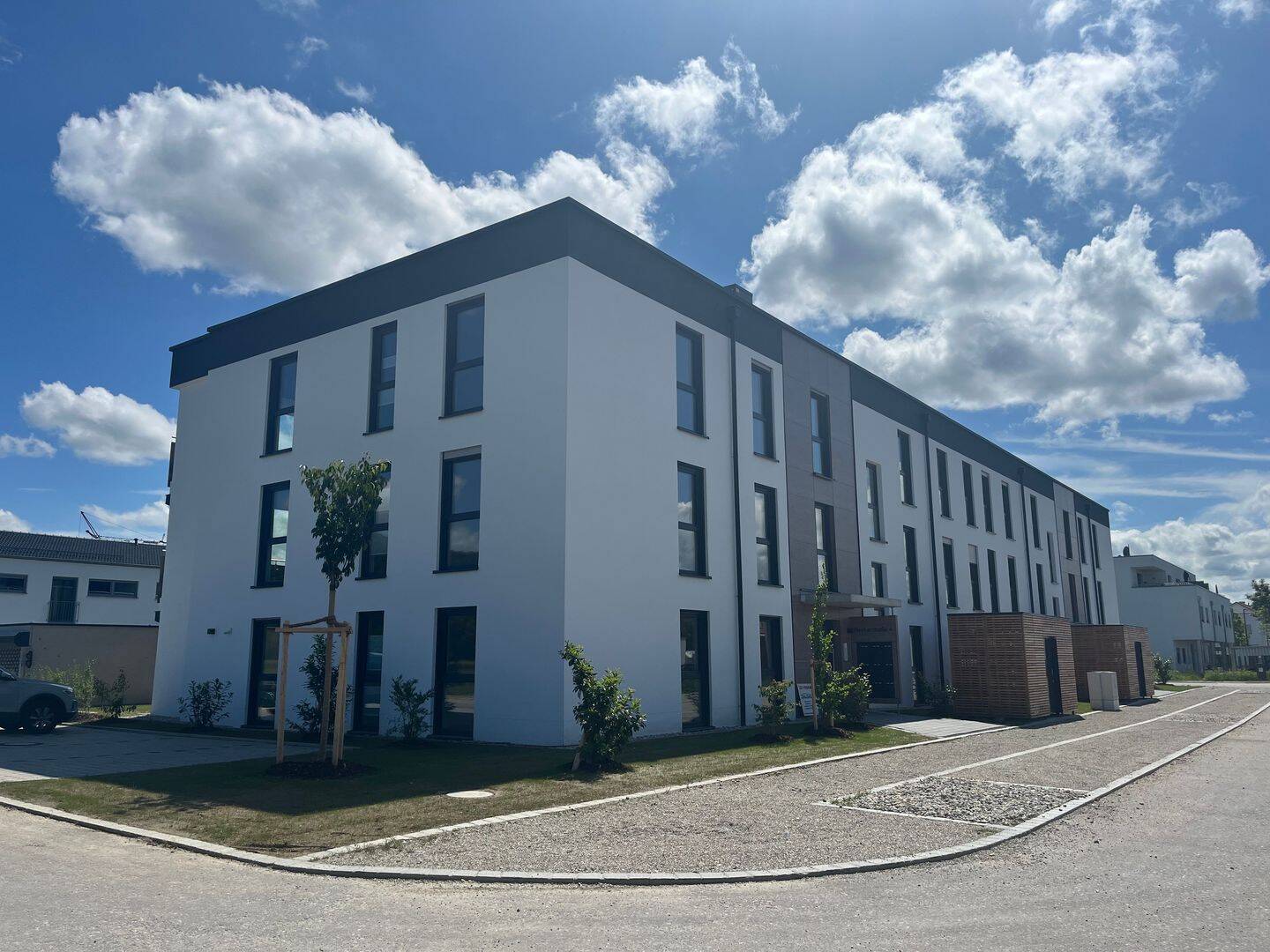 Stilvolle 2-Zimmer Wohnung mit Einbauküche, Balkon und Tiefgaragenstellplatz, 84036 Landshut