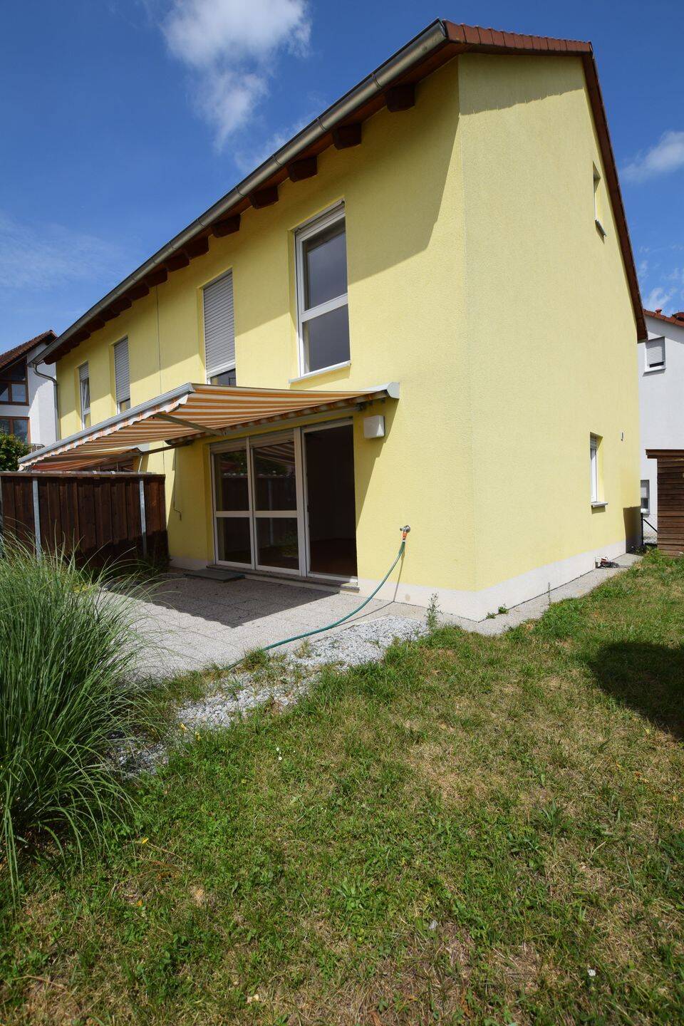 Familienfreundliche Doppelhaushälfte mit Garten, Studio und Garage, 90427 Nürnberg