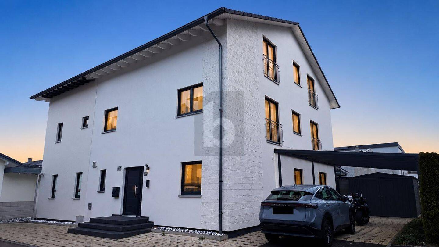 LUXURIÖSE DOPPELHAUSHÄLFTE MIT POOL, 79713 Bad Säckingen