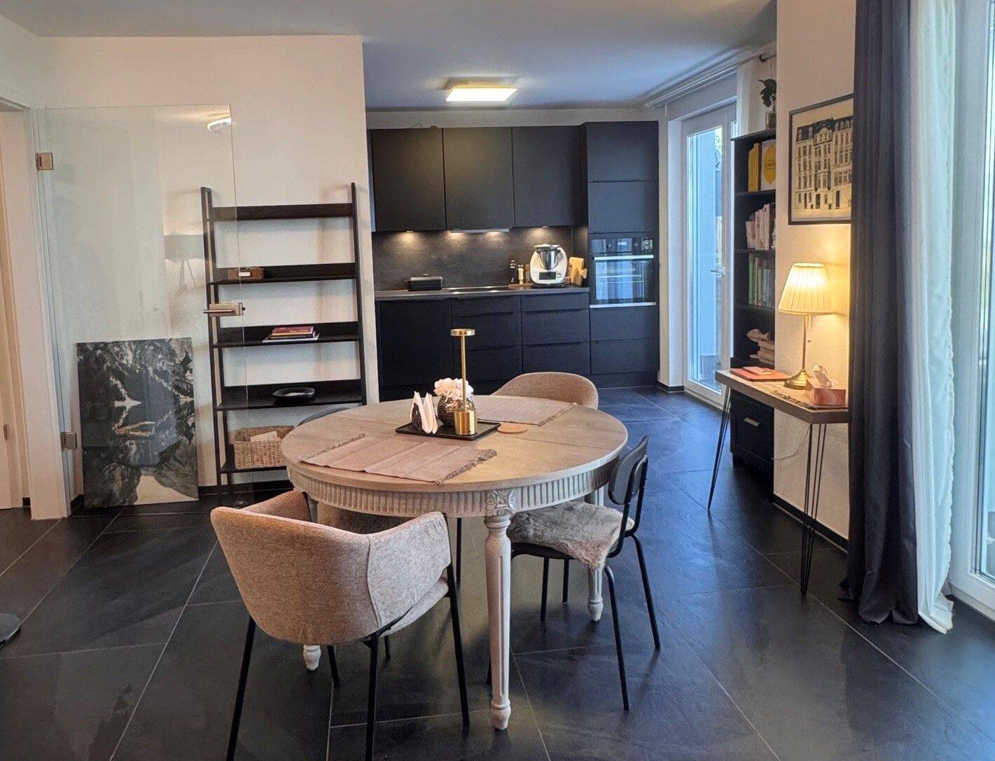 GERADLINIG: MODERNE WOHNUNG MIT GROSSER TERRASSE UND 2 STELLPLÄTZEN!, 69151 Neckargemünd