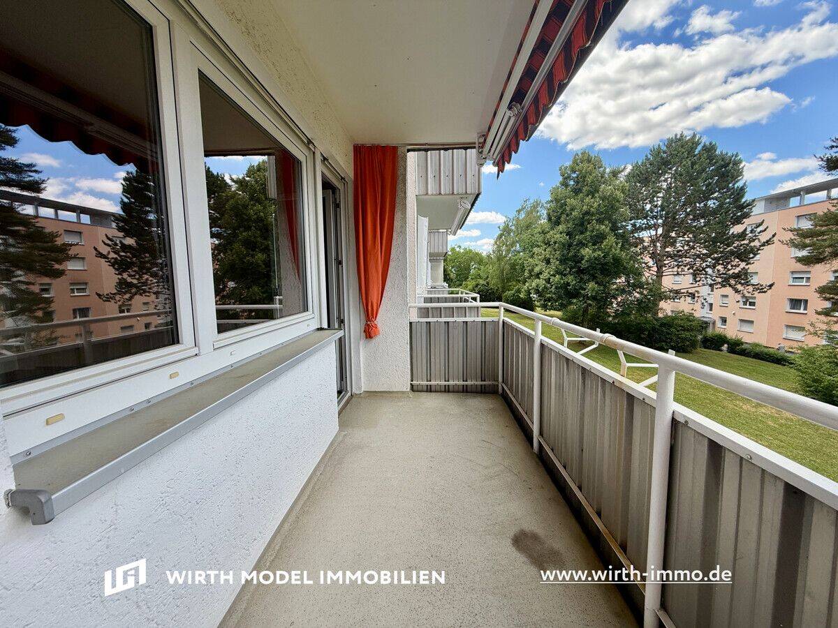 Drei-Zimmer-Wohnung mit Balkon, Aufzug und Garage in gefragter Wohnlage am Steinberg | Schweinfurt, 97422 Schweinfurt