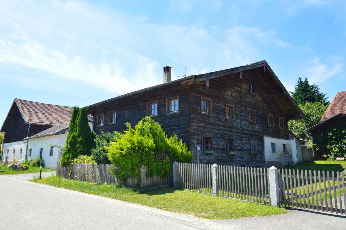 Gelegenheit! Historischer Dreiseithof in idyllischer Weilerlage am Stadtrand von Pfarrkirchen, 84347 Pfarrkirchen