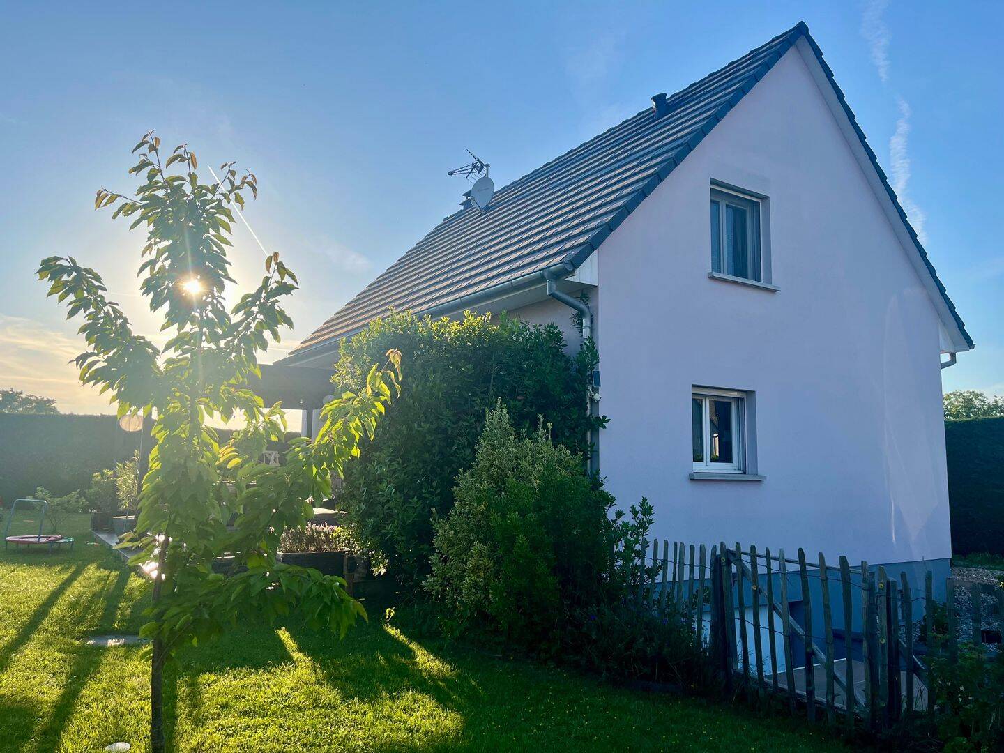Modernes Einfamilienhaus mit Südterrasse direkt neben Neuenburg, 79395 Neuenburg am Rhein