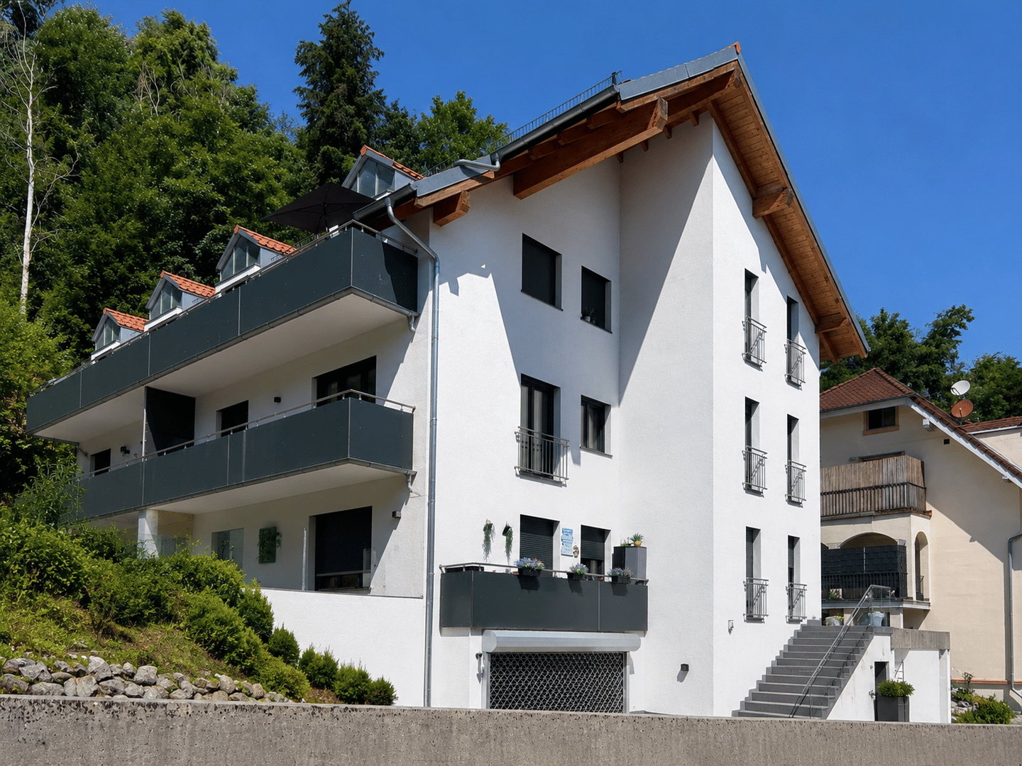 Modern und energieeffizient – 4-Zimmer-Wohnung mit 2 Tiefgaragenstellplätzen in Wolfratshausen, 82515 Wolfratshausen