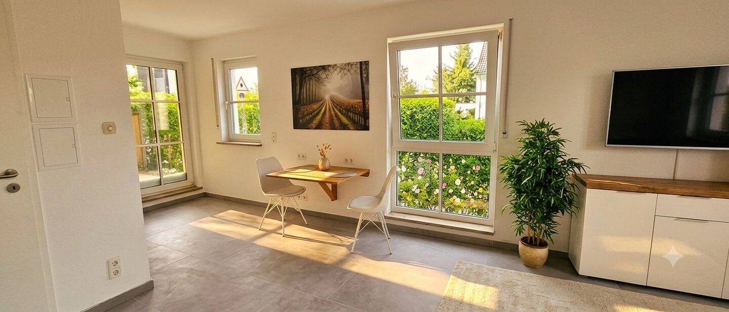 Kleine Single-Wohnung mit Süd-West-Terrasse in bester Lage, 82205 Gilching
