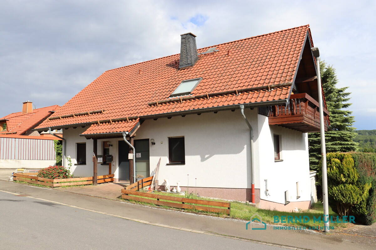 Ein- oder Zweifamilienhaus in ruhiger und naturnaher Ortsrandlage mit großem Gartengrundstück, 34626 Neukirchen