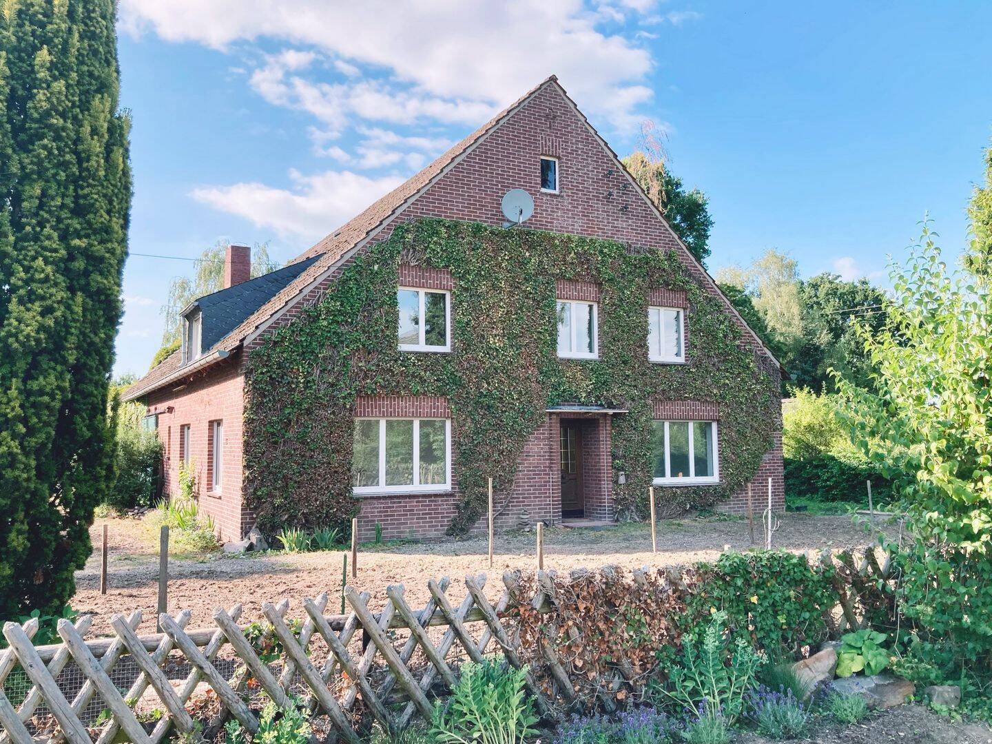 Modernes Landleben in Xanten: Kernsaniertes Bauernhaus mit Erdwärmepumpe, Passivkühlung, Glasfaser, Designböden, 46509 Xanten