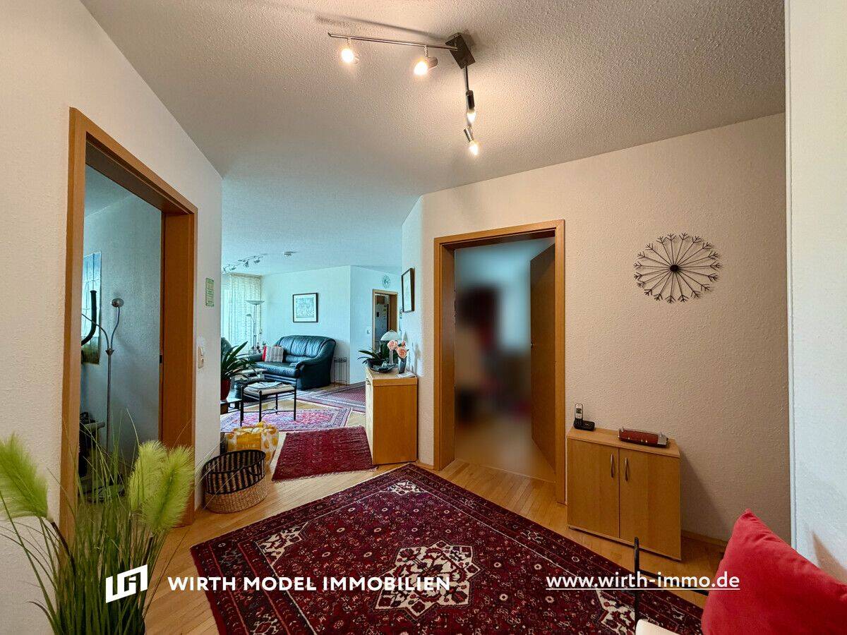 Ansprechende Vier-Zimmer-Wohnung mit großem Balkon und TG-Stellplatz an der Haardt, 97422 Schweinfurt