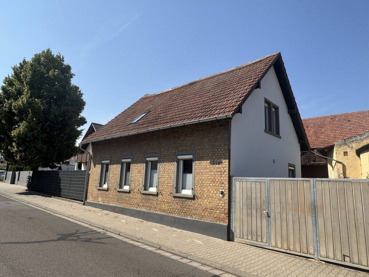 Modernisiertes Einfamilienhaus mit Garten, Hof und Nebengebäude, 67574 Osthofen