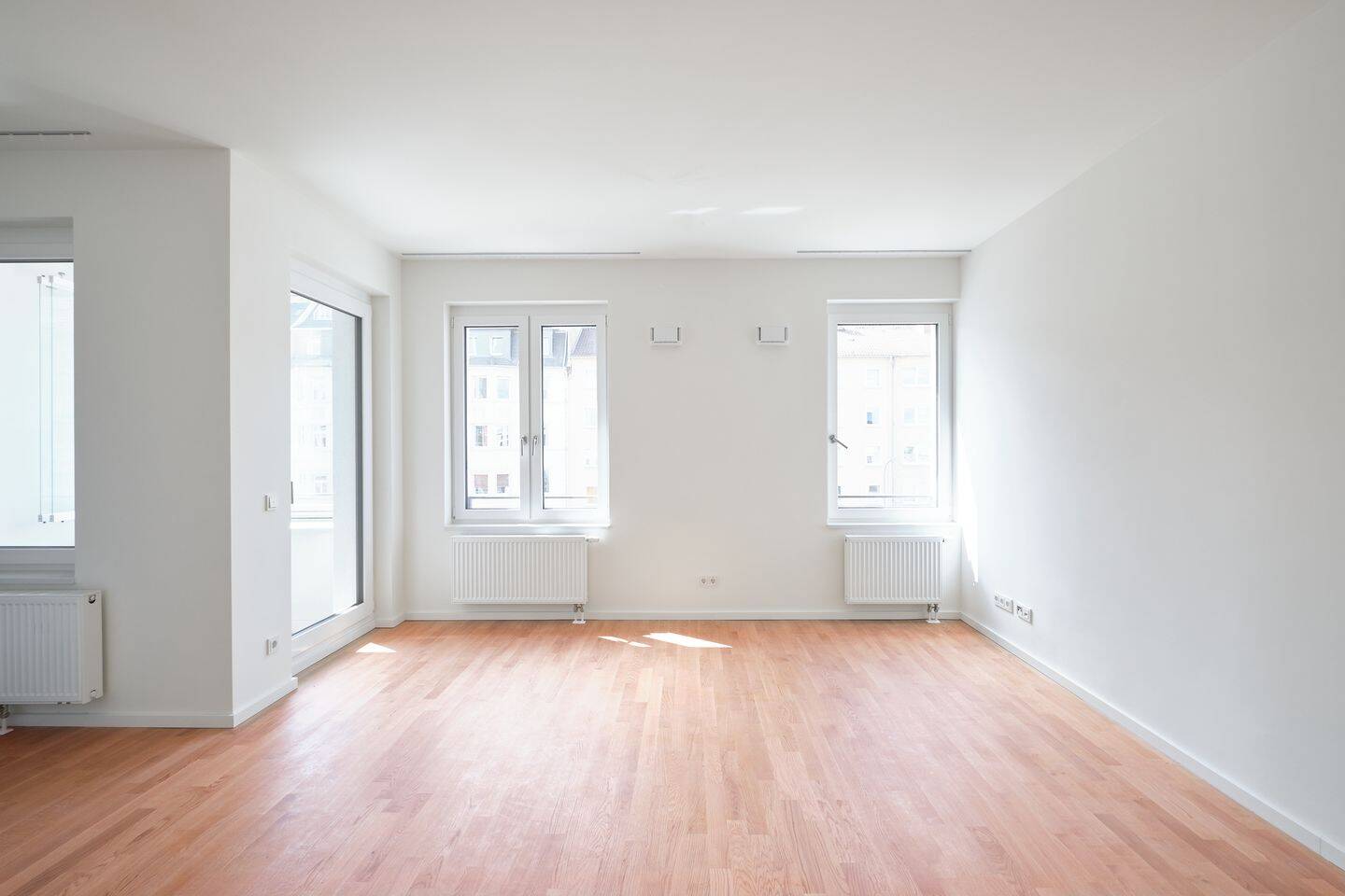 Moderne 2-Zimmerwohnung mit Einbauküche und Loggia., 63067 Offenbach am Main (Kaiserlei Offenbach am Main)