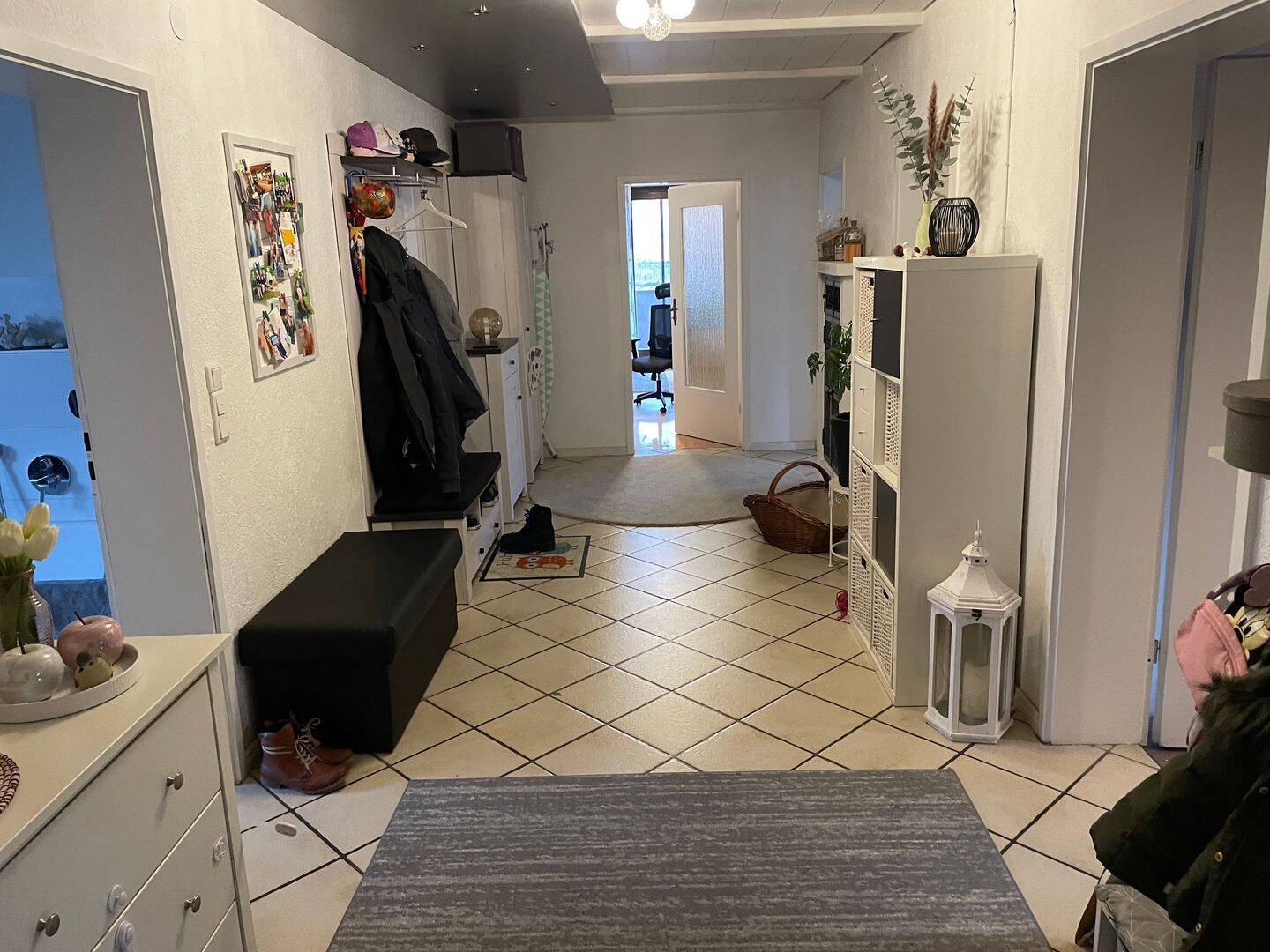 Großzügige, ruhige 3 Zimmer Wohnung im 1. OG, 123 qm, mit Balkon und Gartenanteil in Gerolfing zu vermieten, 85049 Ingolstadt