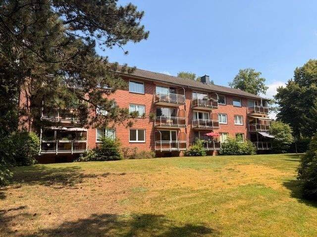 Helle, neu renovierte 3 Zimmer Wohnung im Hochparterre mit sonnigem Balkon in zentraler Lage von Ahrensburg zu vermieten, 22926 Ahrensburg
