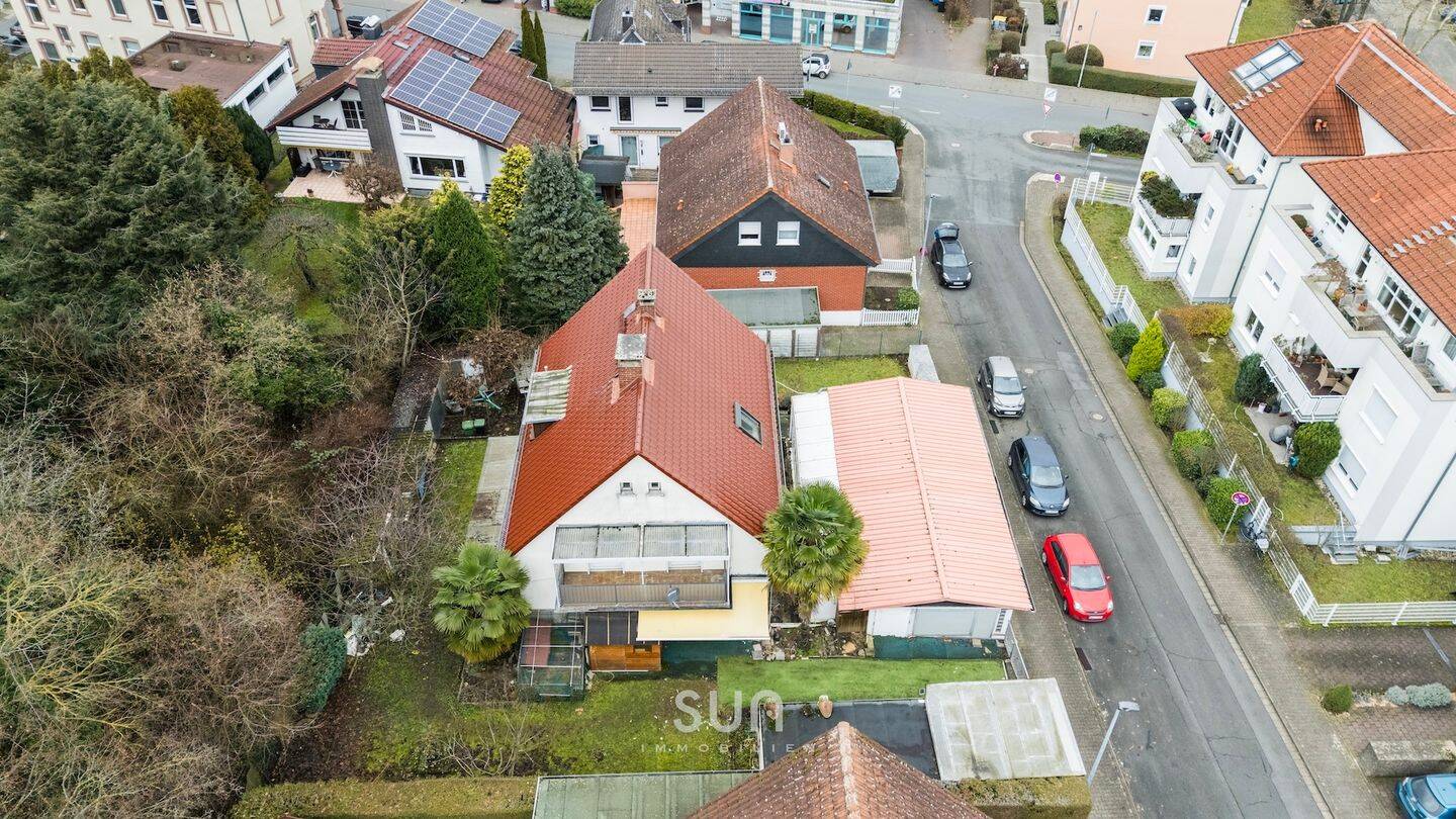 SUBSTANZ. LAGE. POTENZIAL! – Freistehendes Anwesen mit vielfältigen Entwicklungsmöglichkeiten, 61381 Friedrichsdorf