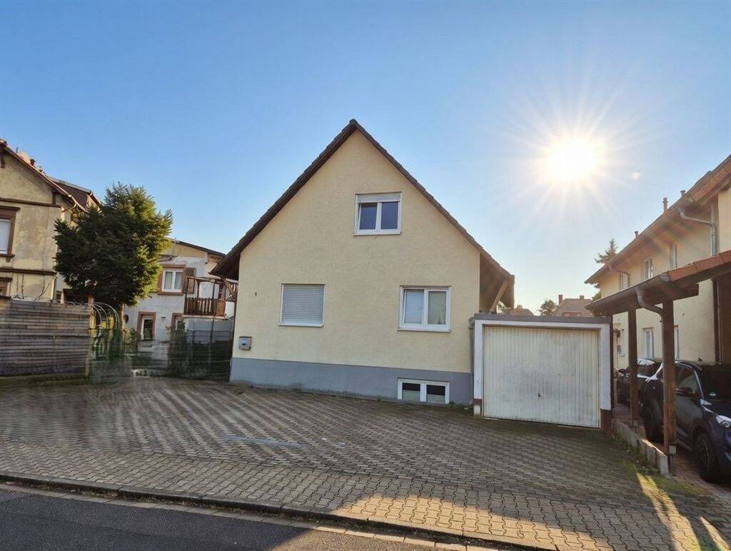 Zentrale Lage, aber ruhig. Wohnhaus mit großem Grundstück- Freinsheim, 67251 Freinsheim