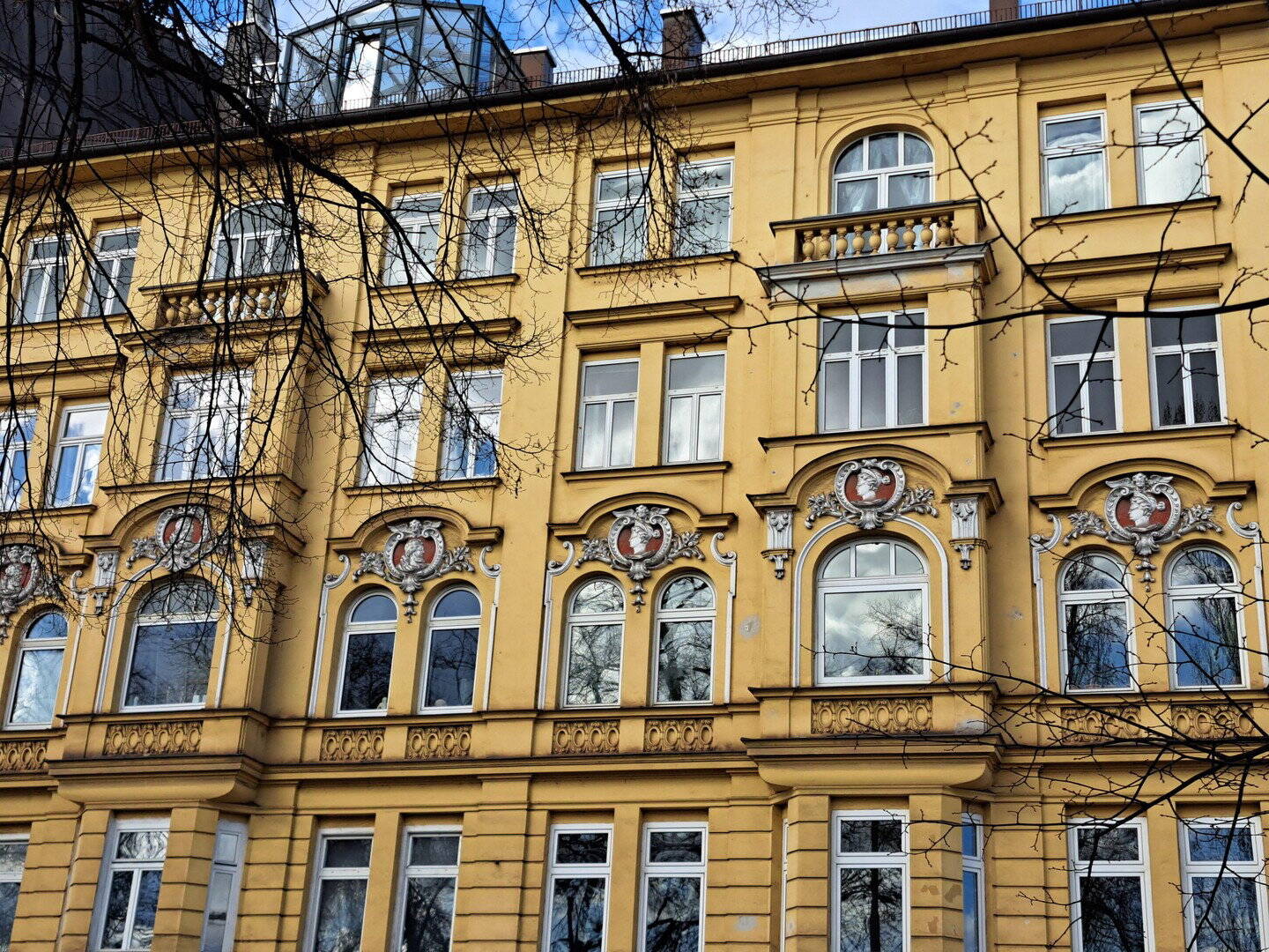 Herrschaftliche Altbauwohnung mit 4 Zimmern direkt an der Isar, 80469 München (Altstadt-Lehel Ludwigsvorstadt-Isarvorstadt)