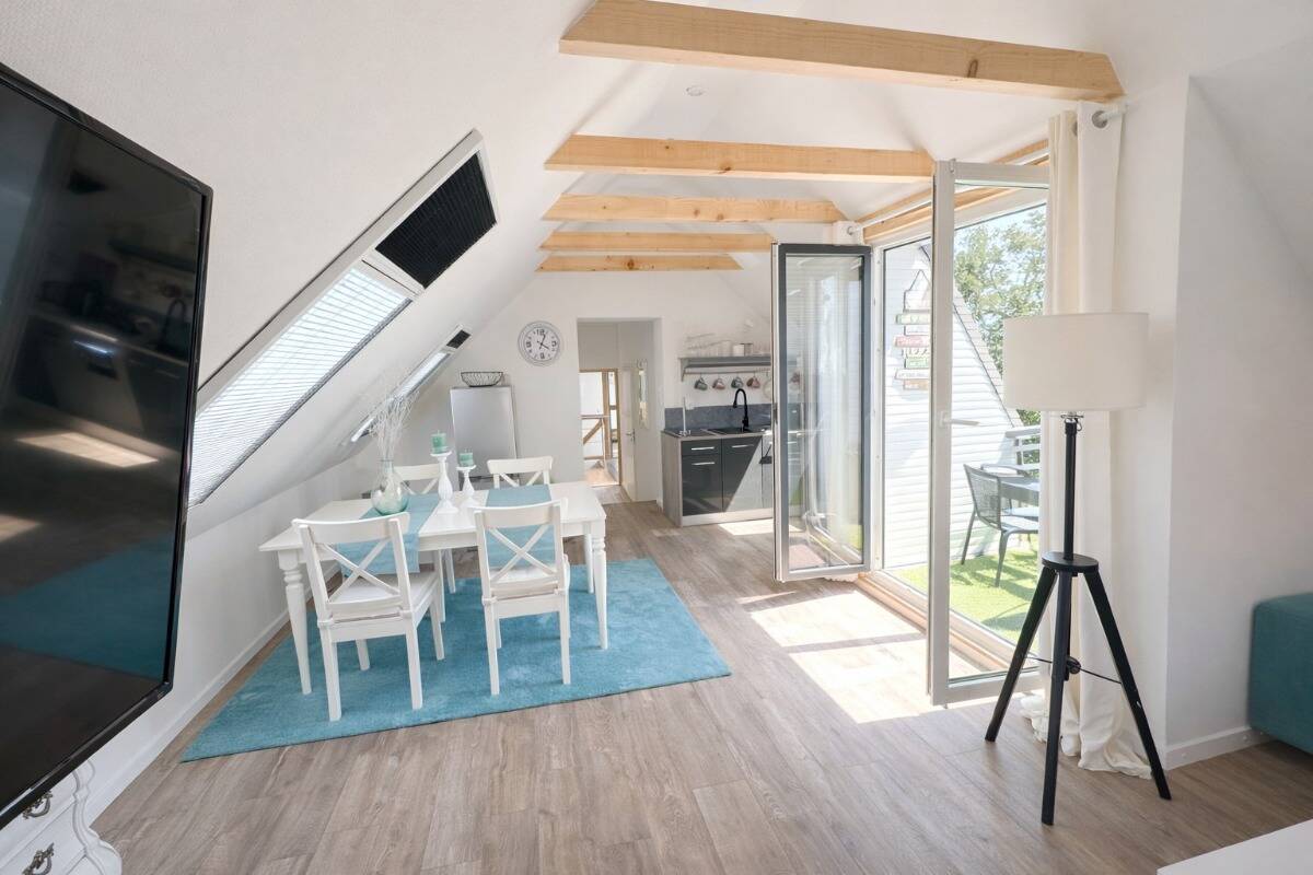 **Charmante Dachgeschosswohnung mit Loggia & Weitblick – Ruhe & Natur pur** Osteel, 26529 Osteel