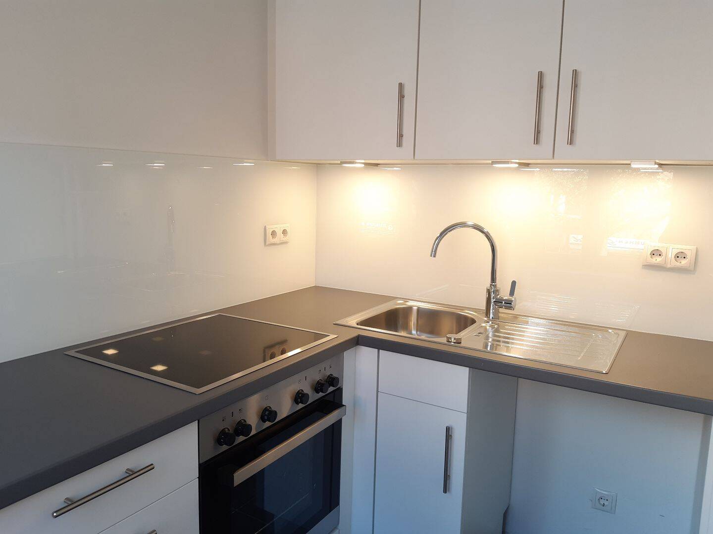 einladene 1 Zimmer Wohnung mit Balkon und EBK in Dulsberg zu sofort zu vermieten, 22049 Hamburg (Wandsbek Dulsberg)