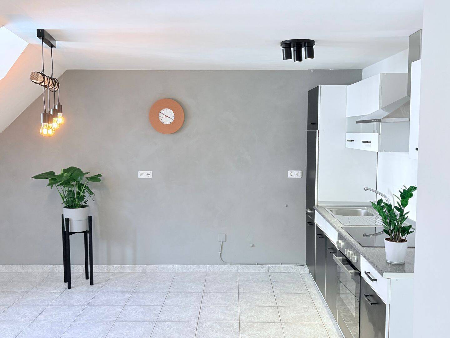 Frisch renovierte, helle Dachgeschosswohnung im Stadtzentrum von Sulzbach-Rosenberg, 92237 Sulzbach-Rosenberg