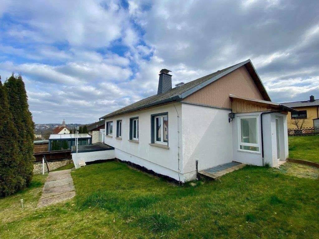 Achtung, neuer Preis! Einfamilienhaus mit Vollunterkellerung in bester Lage Weidas zu verkaufen., 7570 Weida