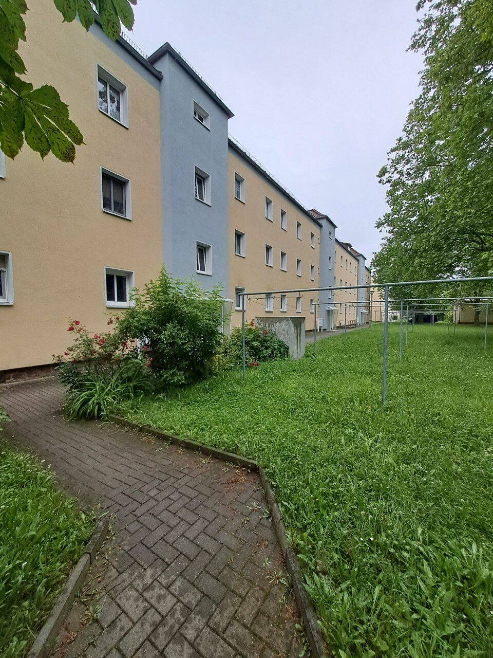 2-Raum-Wohnung im Erdgeschoss mit ebenerdiger Dusche – komfortables Wohnen, 6130 Halle (Saale) (Ammendorf-Beesen Damaschkestraße Dieselstraße Südstadt)
