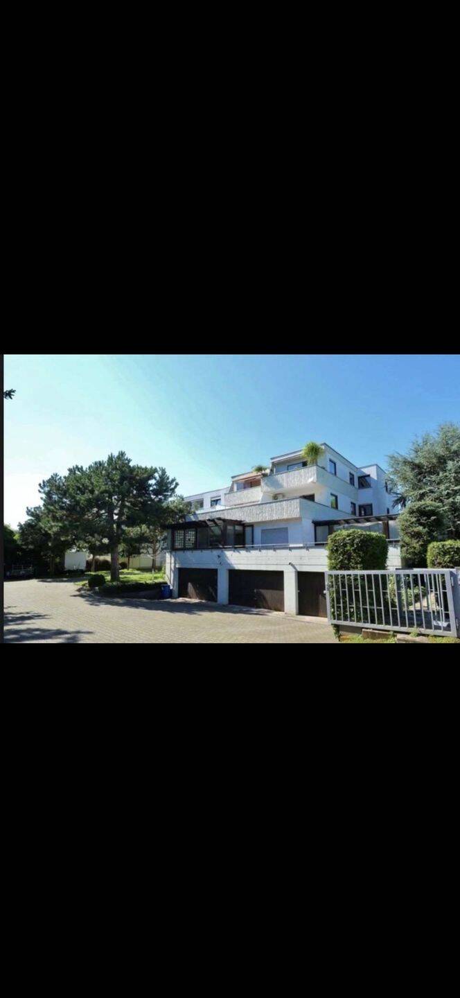 Vollständig renovierte Wohnung mit drei Zimmern und Balkon in Stuttgart ab 01.10.2026, 70437 Stuttgart (Freiberg Mönchfeld Rot Zazenhausen Zuffenhausen)