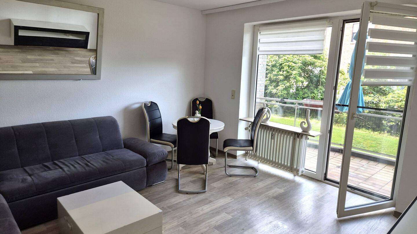 Von Privat – Wildeshausen – schicke, möblierte 2 Zi EG-Whg mit Südbalkon in zentraler ruhiger Wohnanlage, 27793 Wildeshausen