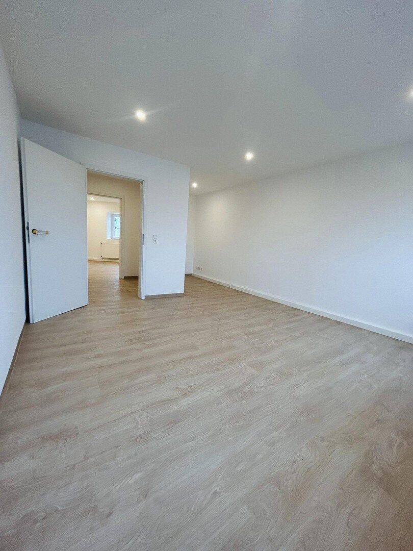 3-Raum DG-Wohnung mit neuer Einkauküche in Meerane – Erstbezug hochwertig saniert, 8393 Meerane