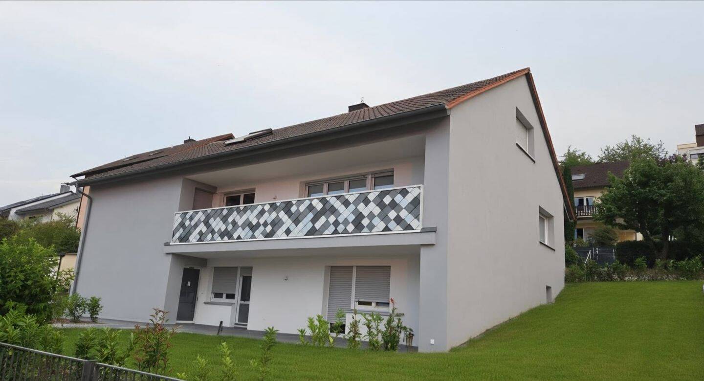 Lichtdurchflutete Wohnung mit Weitblick-Balkon, 97209 Veitshöchheim
