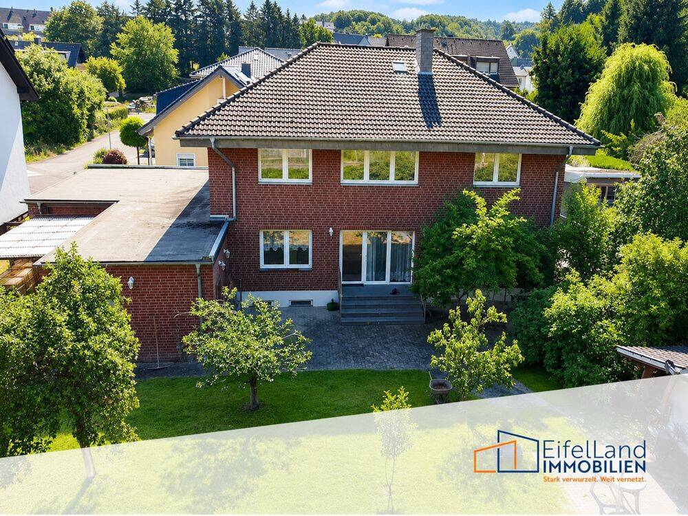 Großes, helles, freistehendes, durchdachtes Zweifamilienhaus mit Doppelgarage, 53937 Schleiden