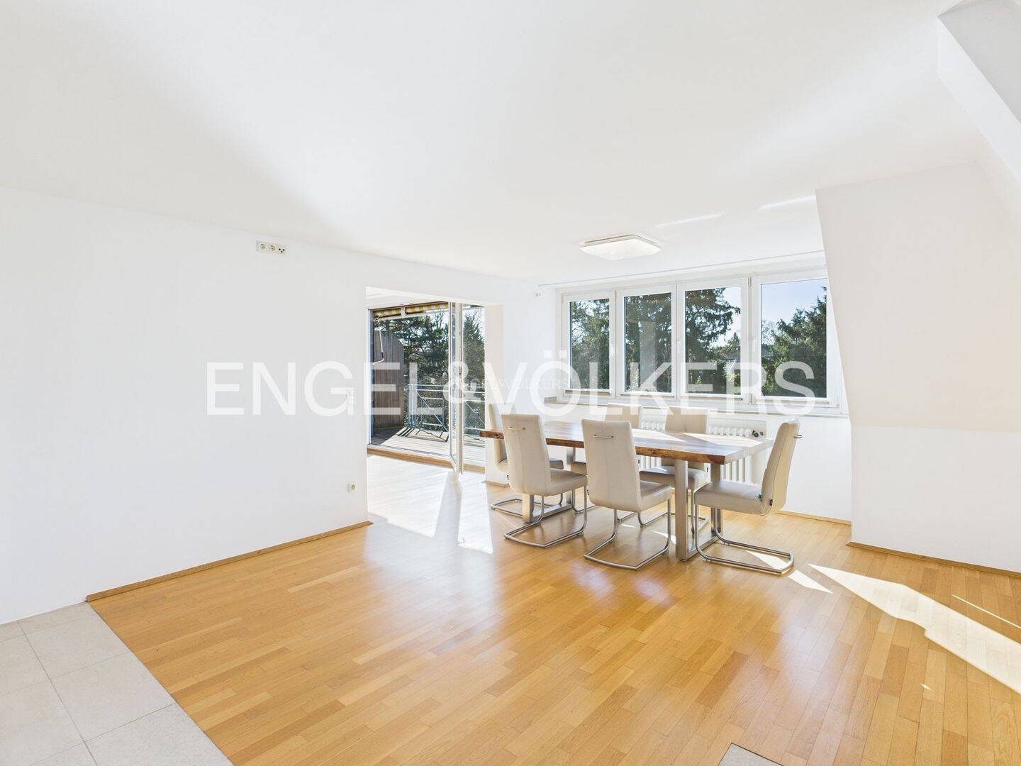 Sanierte und sofort bezugsfertige Maisonette-Wohnung in bester Lage von Krefeld, 47799 Krefeld (Bockum Cracau Stadtmitte)