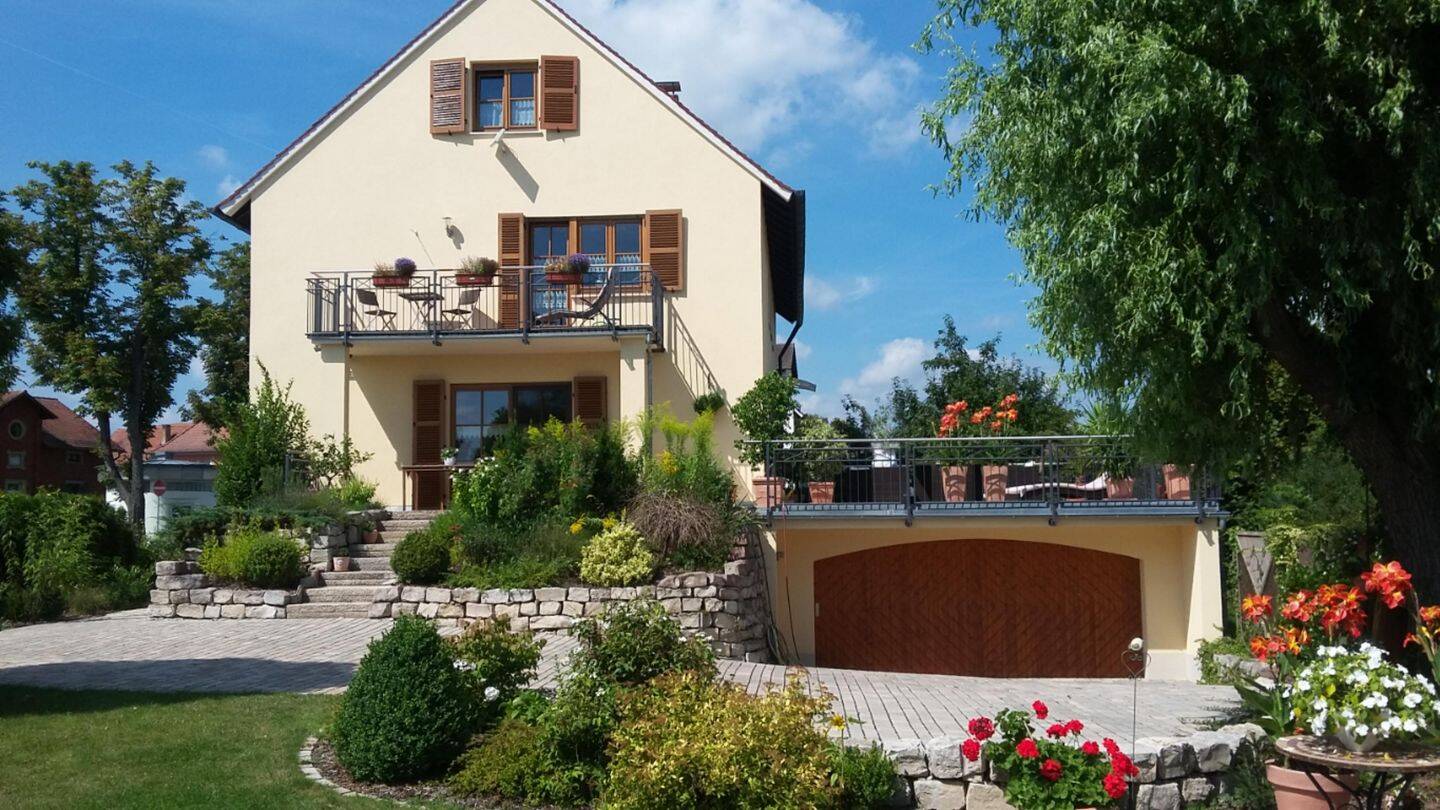 MEHRGENERATIONENHAUS MIT TOP AUSSTATTUNG UND WEITERER AUSBAURESERVE, 91325 Adelsdorf