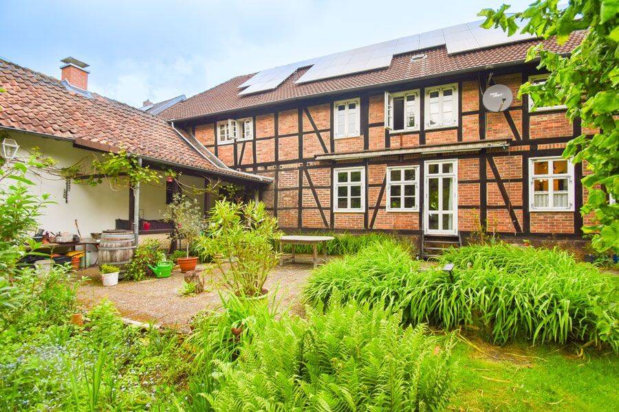 Idyllischer Dreiseitenhof mit drei Wohneinheiten in Cremlingen-Weddel!, 38162 Cremlingen