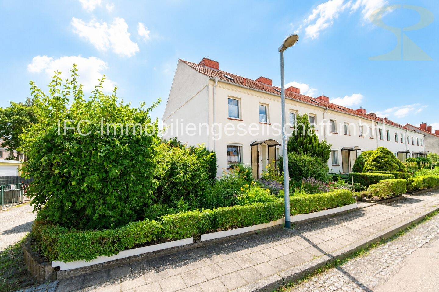 gepflegtes Reihenhaus mit liebevoll angelegtem Garten, überdachter Terrasse, Garage und Werkstatt in Lutherstadt Wittenberg – ca. 3 km zum Zentrum, 6886 Wittenberg