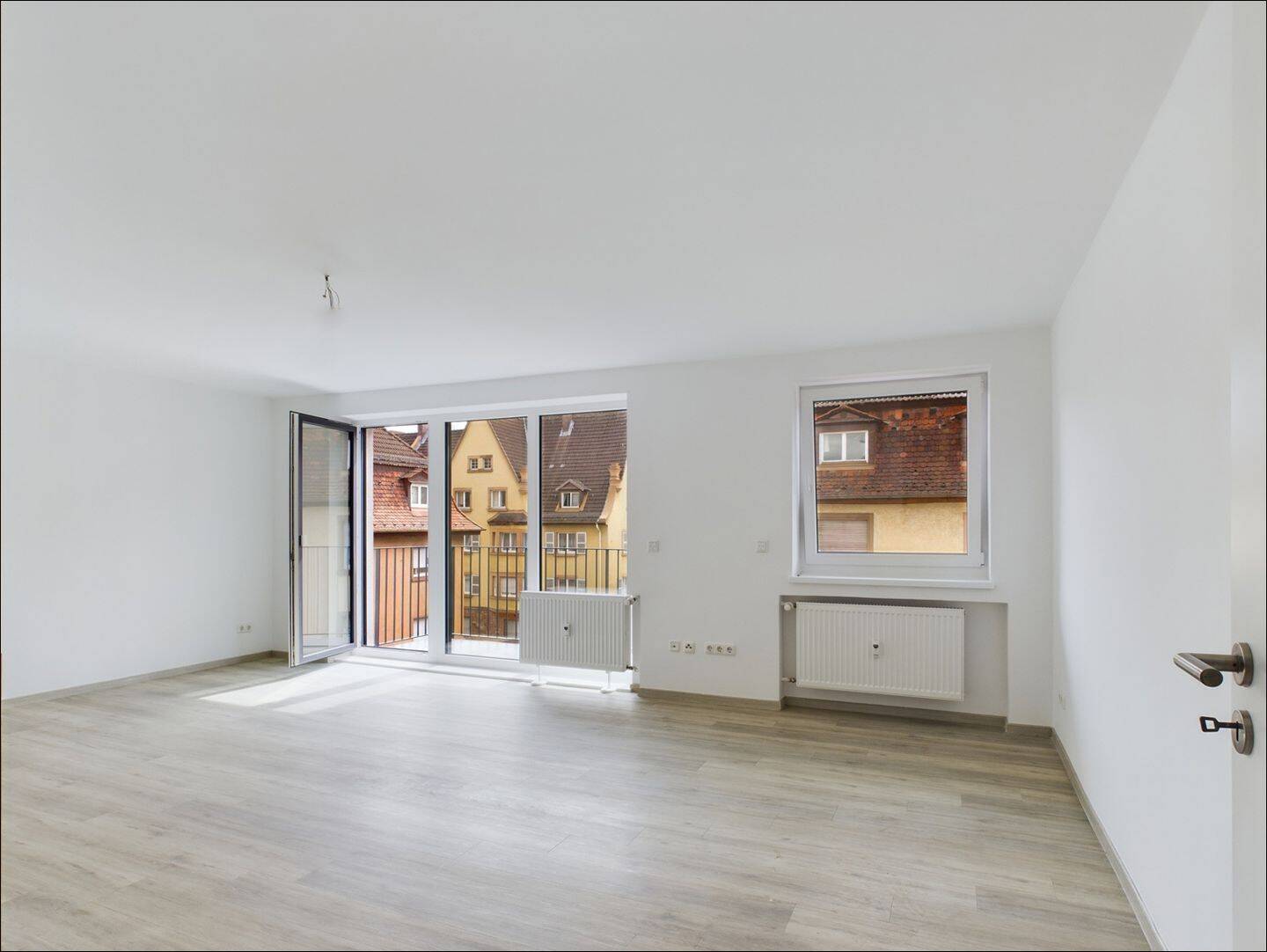 Sanierte 4 Zimmer Wohnung mit EBK und Balkon nähe der City Galerie – ideal für WG´s, 63739 Aschaffenburg (Innenstadt Österreicher Kolonie)