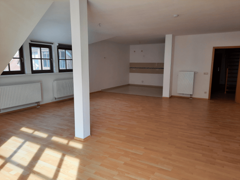 große Dachgeschoss-Wohnung über 2 Etagen, 2625 Bautzen
