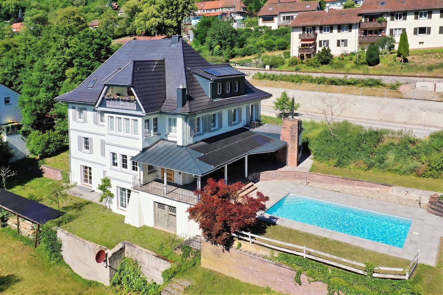 Eleganz trifft Lebensqualität für zwei bis drei Parteien – historische Stadtvilla mit mediterranem Gartenparadies, 75365 Calw