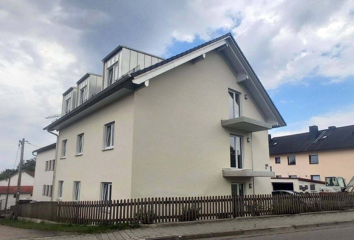 Hochwertige, moderne 3 Zi. DG Neubau Wohnung Nähe Erding, 85462 Eitting