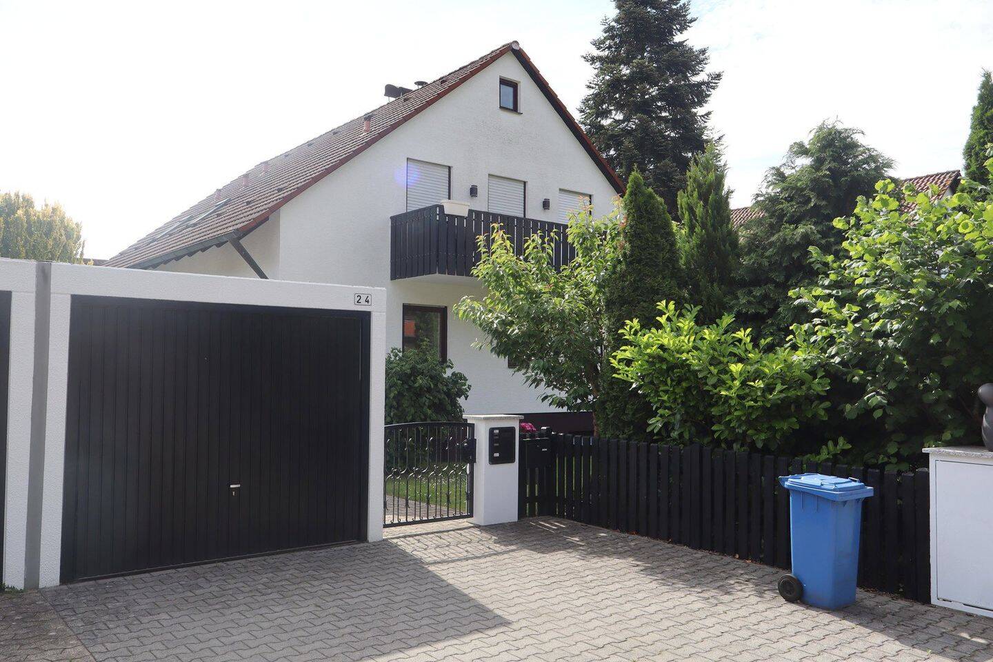 Exklusive 4-Raumwohnung mit großem Garten und überdachter Terrasse in Fürth Dambach, 90768 Fürth