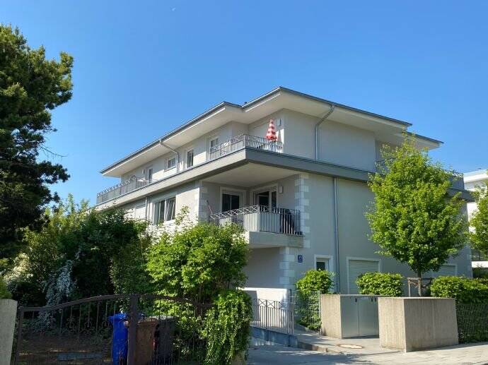 Obermenzing: Wunderschöne 3-Zimmerwohnung mit Südwestbalkon in 8 Familienhaus, 81245 München (Aubing-Lochhausen-Langwied Pasing-Obermenzing)