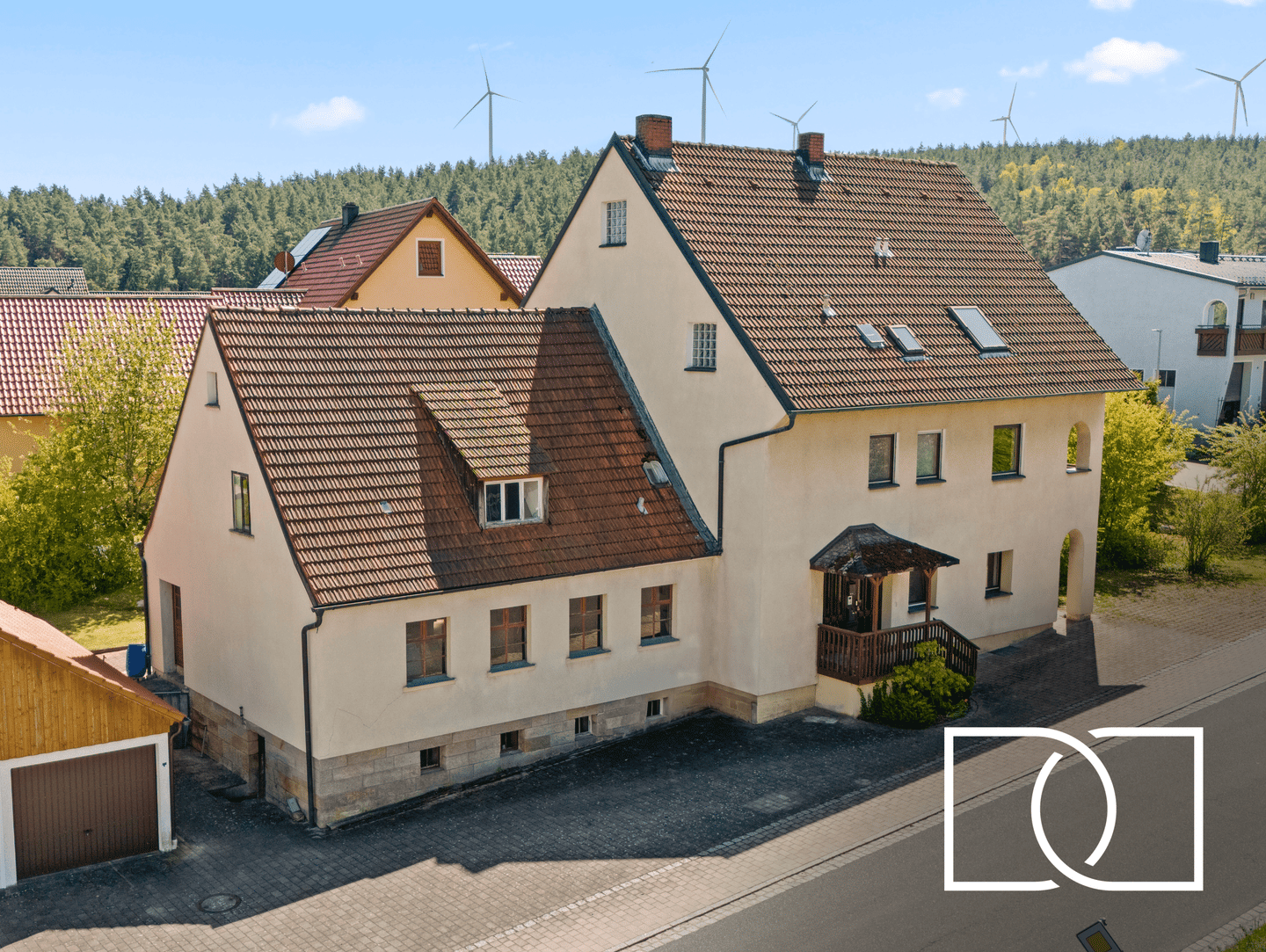 Raumwunder! Großzügiges Zweifamilienhaus mit Garten, Werkstatt und Doppelgarage in ruhiger Lage, 95473 Creußen