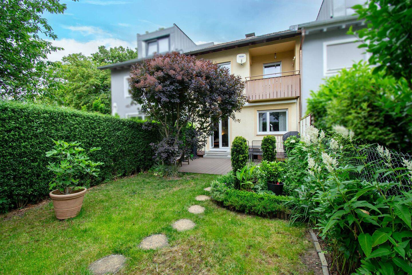 TOP-Infrastruktur und dennoch ruhig gelegen: Reihenmittelhaus mit Ausbaupotential!, 71332 Waiblingen