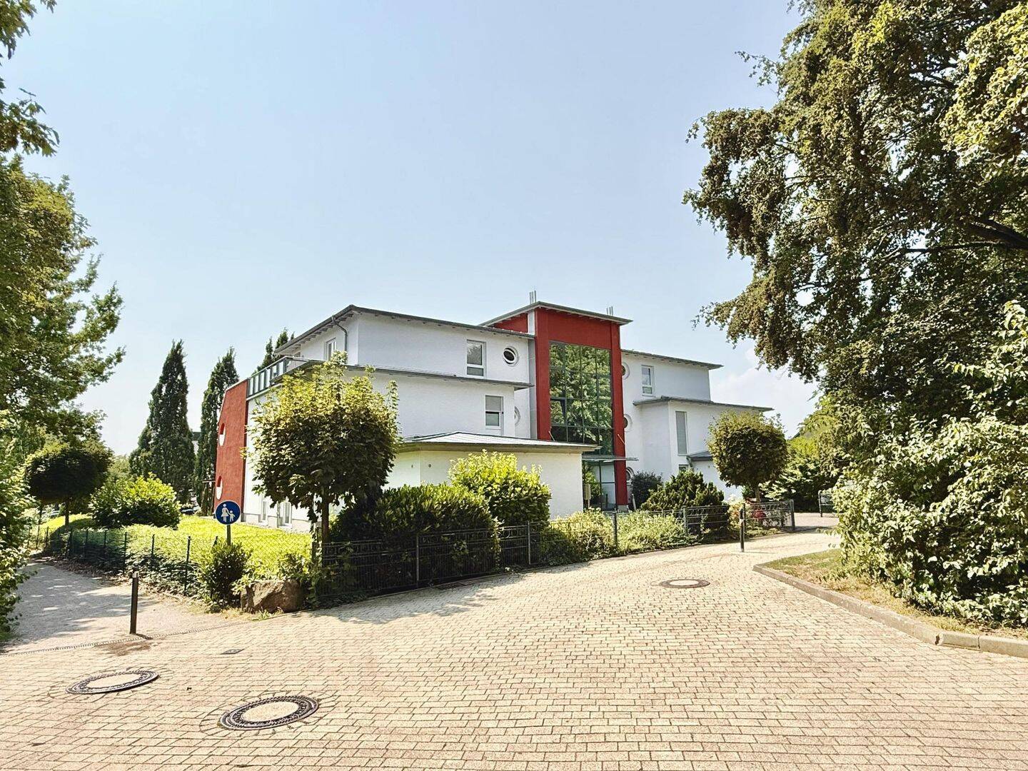Wohnkomfort auf höchstem Niveau – hochwertige Eigentumswohnung mit Garage in Kurparknähe, 31812 Bad Pyrmont