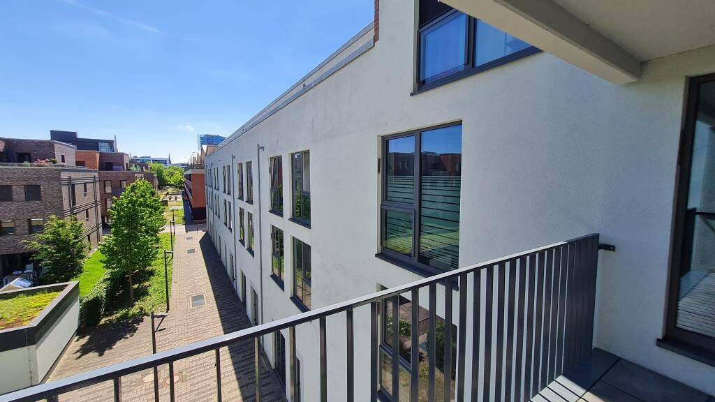 Wohnen am Europahafen: Helle 2 ZKB mit Balkon und EBK in der Überseestadt!, 28217 Bremen (Handelshäfen Steffensweg Utbremen Westend)