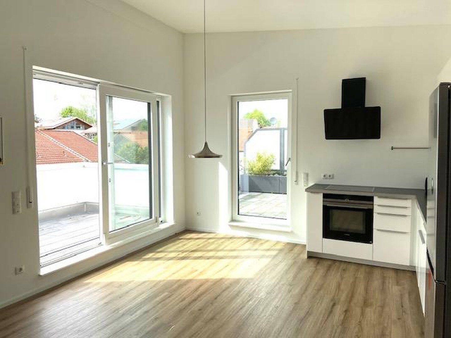 Sehr ruhige, sonnige 2-Zi DG Wohnung! 2 Dachterrassen! Zentrum Holzkirchen!, 83607 Holzkirchen