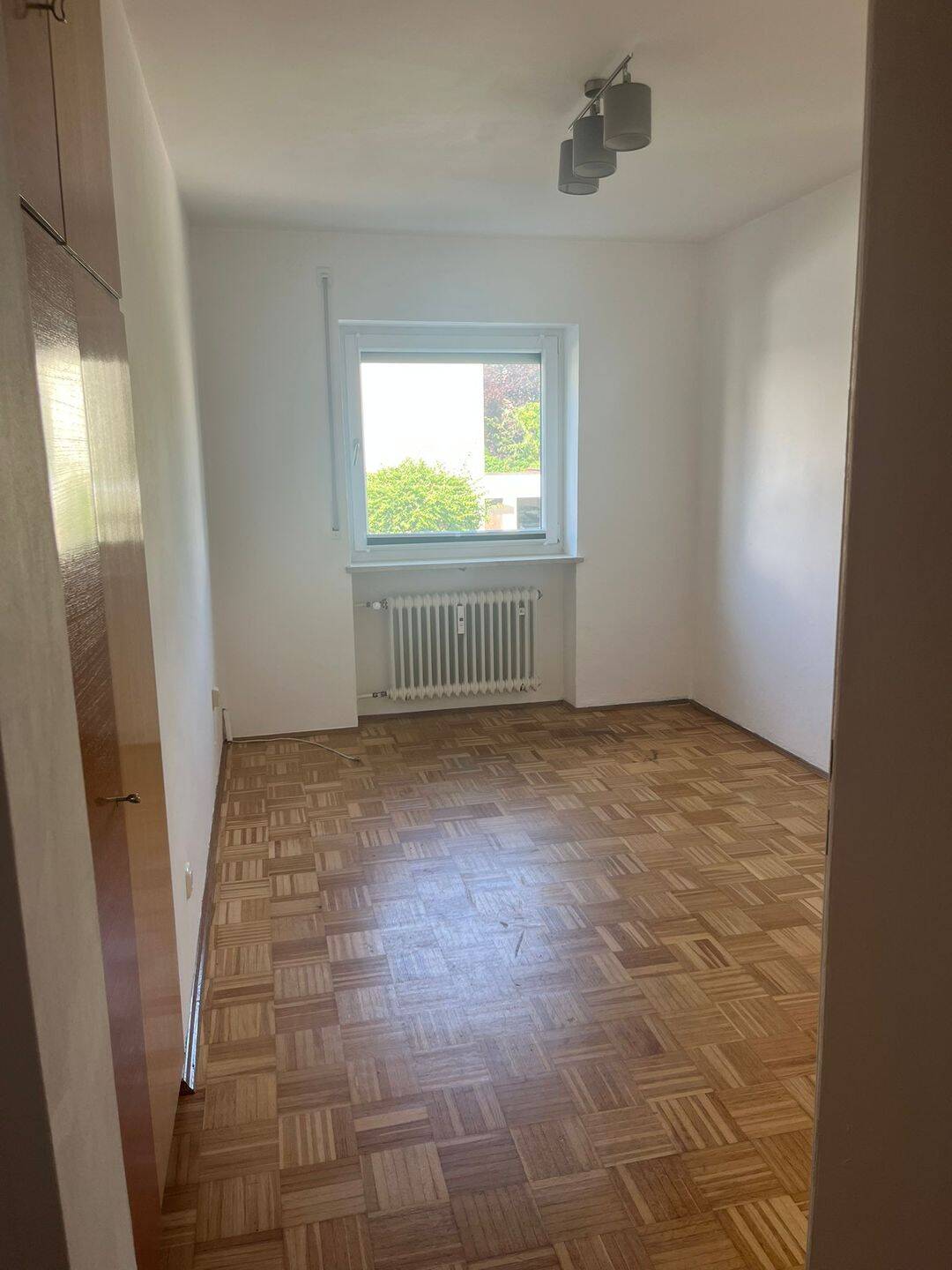1 Zimmer Apartment mit Single-Küche, Bad mit Dusche und Fenster, ca. 18 qm, 93053 Regensburg (Galgenberg Kasernenviertel Kumpfmühl-Ziegetsdorf-Neuprüll Oberisling-Graß)