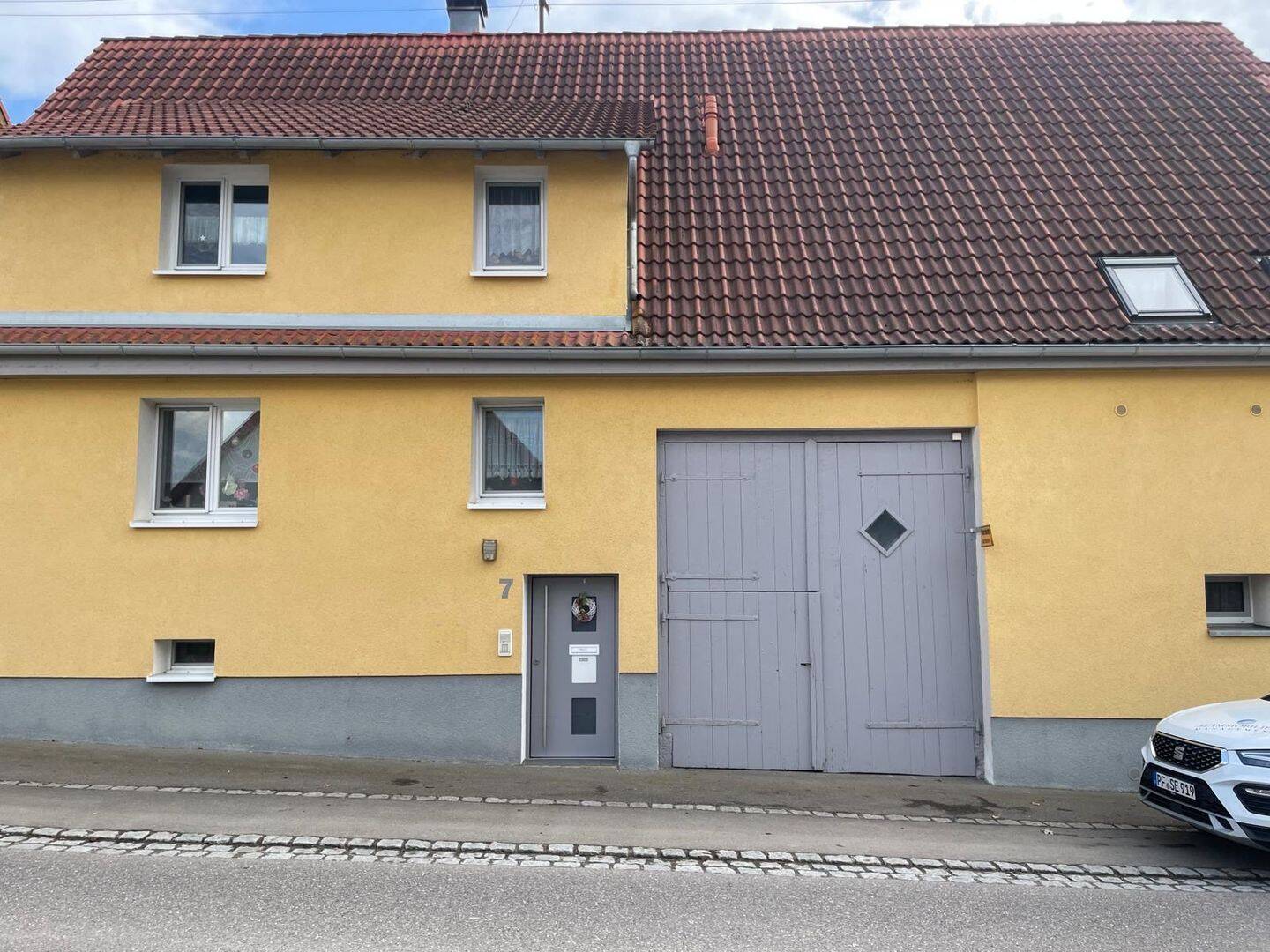 Der Traum vom Eigenheim mit Scheune, Garage und Balkon, 72531 Hohenstein